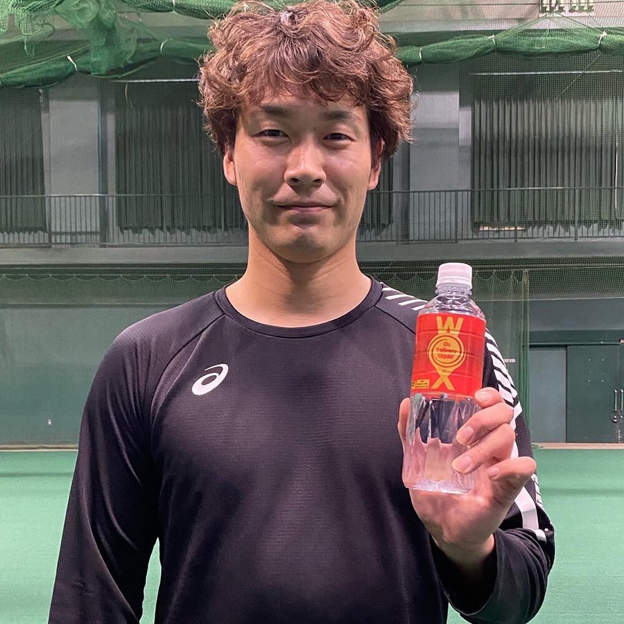 Athlete in training kit holding WOX
